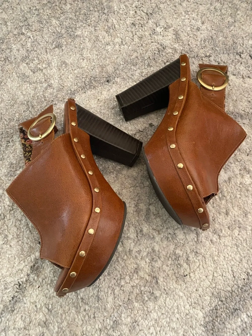 Unlisted Kenneth Cole 90’s Y2K Studded Gold Buckle Platform Sandals Size 6